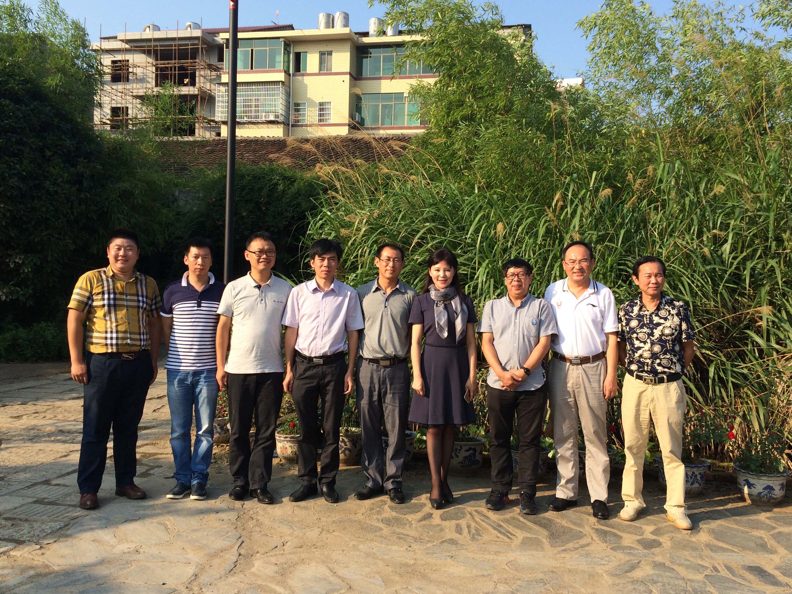 合影1（午夜免费电影園）